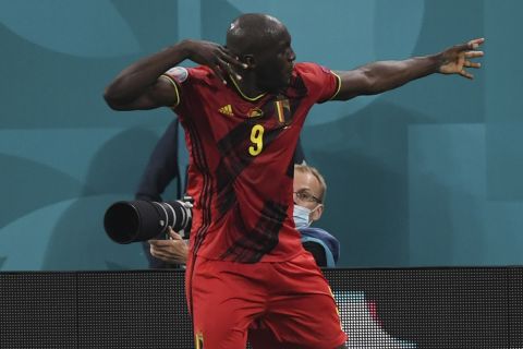 Ο Λουκάκου πανηγυρίζει το γκολ του στη Ρωσία - Βέλγιο