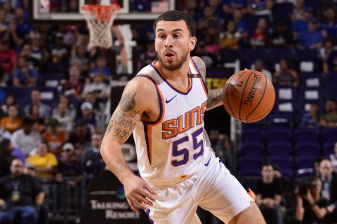 PHOENIX, AZ - OCTOBER 23:  Mike James #55 of the Phoenix Suns handles the ball against the Sacramento Kings on October 23, 2017 at Talking Stick Resort Arena in Phoenix, Arizona. NOTE TO USER: User expressly acknowledges and agrees that, by downloading and or using this photograph, user is consenting to the terms and conditions of the Getty Images License Agreement. Mandatory Copyright Notice: Copyright 2017 NBAE (Photo by Barry Gossage/NBAE via Getty Images)