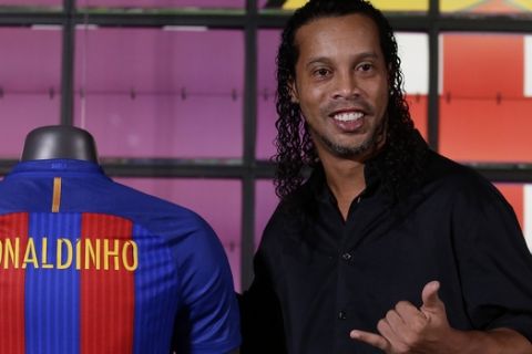 FC Barcelona former player Ronaldinho gestures during his official presentation as new FC Barcelona ambassador at the Camp Nou stadium in Barcelona, Spain, Friday, Feb. 3, 2017. Ronaldinho will be named its new ambassador, representing the club at various institutional events and helping "globalize the Barca brand and its values. (AP Photo/Manu Fernandez)