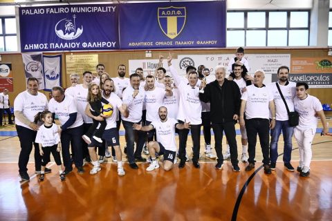 Οι παίκτες του Φλοίσβου πανηγυρίζουν την άνοδο στη Volley League ανδρών | Σάββατο 9 Μαρτίου 2024