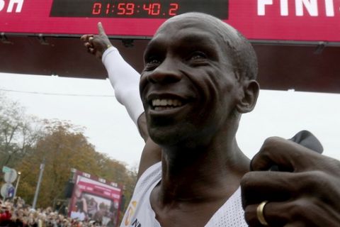 ΥΠΕΡΑΝΘΡΩΠΟΣ: Ο Κιπτσόγκε έτρεξε τον Μαραθώνιο σε λιγότερο από δυο ώρες