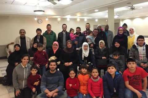 Η συγκινητική πρόσκληση σε Σύρους πρόσφυγες
