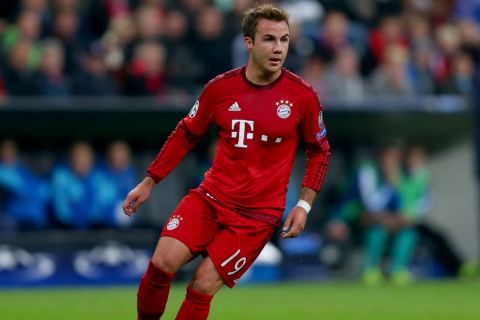 MUNICH, GERMANY - SEPTEMBER 29:  Mario Goetze of Bayern Muenchen runs with the ball during the UEFA Champions League Group F match between FC Bayern Munchen and GNK Dinamo Zagreb at tthe Allianz Arena on September 29, 2015 in Munich, Germany.  (Photo by Alexander Hassenstein/Bongarts/Getty Images)