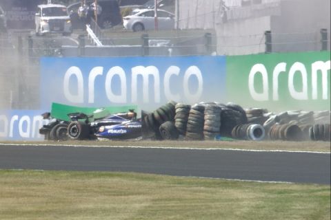 GP Ιαπωνίας: Σύγκρουση Ρικιάρντο - Άλμπον και διακοπή του αγώνα μόλις στον 1ο γύρο 