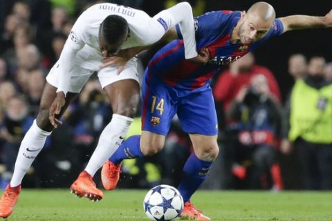 PSG's Blaise Matuidi, left, challenges for the ball with Barcelona's Javier Mascherano during the Champions League round of 16, second leg soccer match between FC Barcelona and Paris Saint Germain at the Camp Nou stadium in Barcelona, Spain, Wednesday March 8, 2017. (AP Photo/Emilio Morenatti)