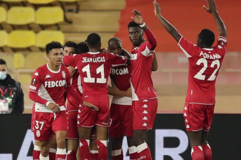 Οι παίκτες της Μονακό πανηγυρίζουν γκολ που σημείωσαν κόντρα στη Ρεάλ Σοσιεδάδ για τη φάση των ομίλων του Europa League 2021-2022 στο "Λουί Ντε", Μόντε Κάρλο | Πέμπτη 25 Νοεμβρίου 2021