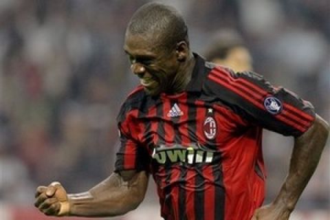AC Milan midfielder Clarence Seedorf, of the Netherlands, celebrates after scoring during the Italian Serie A first division soccer match between AC Milan and Parma at the San Siro stadium in Milan, Italy, Saturday, Sept. 22, 2007. (AP Photo/Antonio Calanni)         