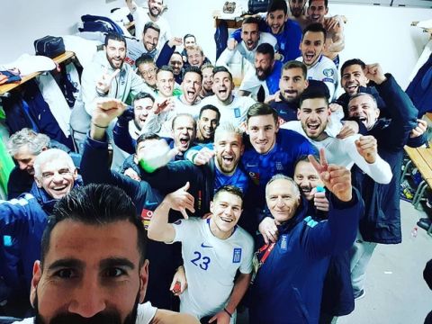 Η πανηγυρική selfie της Εθνικής Ελλάδας στ' αποδυτήρια