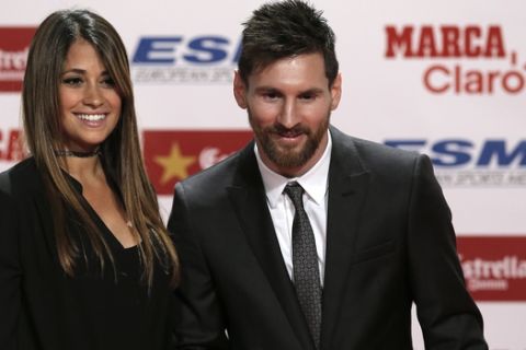 FC Barcelona's Lionel Messi poses with his wife Antonella Roccuzzo and their son Thiago after receiving his Golden Shoe award for leading all of Europe's leagues in scoring last season in Barcelona, Spain, Friday, Nov 24, 2017. Messi scored 37 goals in the Spanish league last season. It was the fourth time the Barcelona forward has received the honor. (AP Photo/Manu Fernandez)