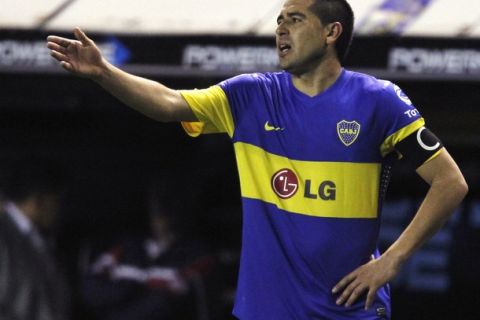 Boca Juniors' Juan Roman Riquelme reacts during their Argentine First Division soccer match against San Lorenzo in Buenos Aires August 28, 2011. REUTERS/Enrique Marcarian(ARGENTINA - Tags: SPORT SOCCER)