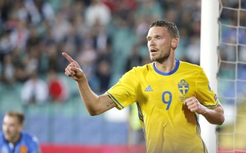 Sweden's Marcus Berg celebrates his goal against Bulgaria, during the World Cup Group A qualifying soccer match between Bulgaria and Sweden at Vassil Levski Stadium in Sofia, Bulgaria, Thursday Aug. 31, 2017. (AP Photo/STR)