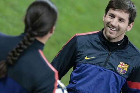 FC Barcelona's Lionel Messi, of Argentina, talks with teammate Jose Manuel Pinto during a training session at the San Siro stadium in Milan, Italy, Tuesday, Feb. 19, 2013. Barcelona will play AC Milan in a Champions League round of 16 first leg soccer match in Milan Wednesday. (AP Photo/Emilio Andreoli)