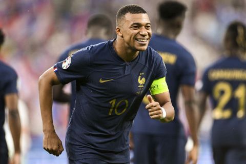 Γαλλία - Ελλάδα 1-0: Έπεσε μαχόμενη η ψυχωμένη Εθνική στο Παρίσι, λυτρώθηκαν από την άσπρη βούλα με Εμπαπέ οι μπλε