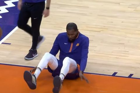 NBA: Ο Ντουράντ τραυματίστηκε στο ζέσταμα πριν τον αγώνα με τους Θάντερ, ανησυχία στους Σανς