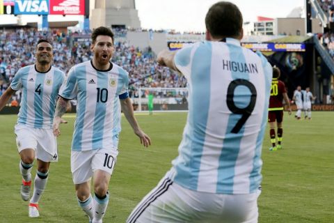 "Περίπατο" η Αργεντινή, ιστορικό γκολ για Μέσι