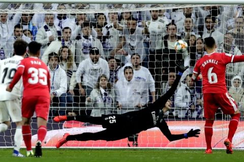 Girona's Alex Granell, right, kicks the ball to score a penalty during a Spanish Copa del Rey soccer match between Real Madrid and Girona in Madrid, Spain, Thursday, Jan. 24, 2019. (AP Photo/Manu Fernandez)