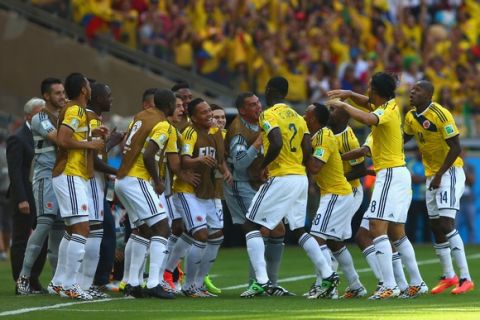 BELO HORIZONTE, BRAZIL - JUNE 14:  Pablo Armero of Colombia (obscured) celebrates with teammates after scoring his teams first goal during the 2014 FIFA World Cup Brazil Group C match between Colombia and Greece at Estadio Mineirao on June 14, 2014 in Belo Horizonte, Brazil.  (Photo by Quinn Rooney/Getty Images)