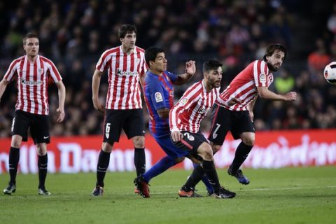 FC Barcelona's Luis Suarez, third left, duels for the ball against Athletic Bilbao during Copa del Rey, 16 round, second leg, between FC Barcelona and Athletic Bilbao at the Camp Nou in Barcelona, Spain, Wednesday, Jan. 11, 2017. (AP Photo/Manu Fernandez)