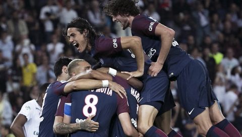 PSG's players celebrate after teammate Thiago Motta scored a  goal, during the French League One soccer match between Paris Saint Germain and Saint Etienne at the Parc des Princes stadium in Paris, France, Friday, Aug. 25, 2017. (AP Photo/Kamil Zihnioglu)