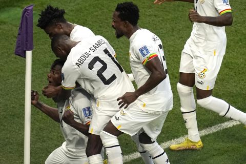 Οι παίκτες της Γκάνας πανηγυρίζουν το γκολ επί της Νοτίου Κορέας | 28 Νοεμβρίου 2022