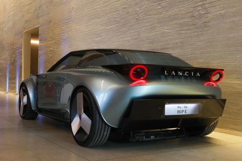 Η νέα εποχή της Lancia ξεκινά με το πρωτότυπο Pu+Ra HPE