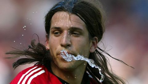 ** EMBARGO: THE PUBLICATION AND DISTRIBUTION OF THIS PICTURE IN ANY ELECTRONIC MEDIA,  ESPECIALLY THE INTERNET  AND MOBILE DEVICES, DURING THE MATCH, INCLUDING THE HALF-TIME, IS FORBIDDEN BY THE GERMAN SOCCER LEAGUE ** Leverkusen`s Diego Placente from Argentina drinks water after he scored the 1-0 during the German first division soccer match Bayer Leverkusen vs. Borussia Dortmund at the BayArena in Leverkusen, Germany, Saturday, Aug. 17, 2002. (AP Photo/Martin Meissner)
