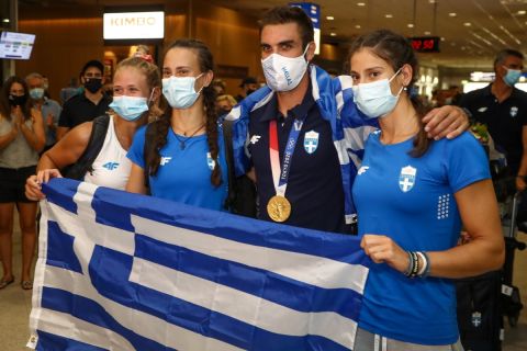 Η άφιξη του Στέφανου Ντούσκου στην Ελλάδα από τους Ολυμπιακούς Αγώνες του Τόκιο 