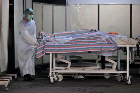 Νεκροί στα νοσοκομεία μετά τα επεισόδια σε ποδοσφαιρικό αγώνα στην Ινδονησία