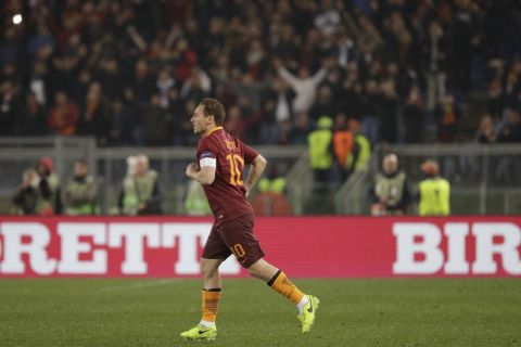 Roma's Francesco Totti enters the pitch during the Europa League round of 16 second leg soccer match between Roma and Lyon, in Rome's Olympic stadium, Thursday, March 16, 2017. (AP Photo/Andrew Medichini)
