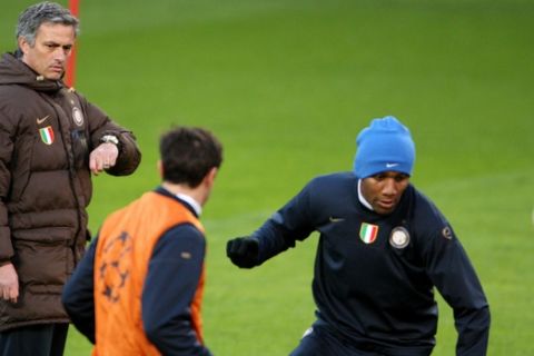 Inter Milan's manager Jose Mourinho, left, looks on at Maicon Sisenando, right, during their training session at Old Trafford Stadium, ahead of their Champions League second round second leg soccer match against Manchester United, Manchester, England, Tuesday, March 10, 2009. (AP Photo/Scott Heppell)