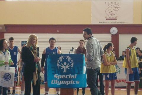 Ο Σλούκας κοντά στους αθλητές των Special Olympics