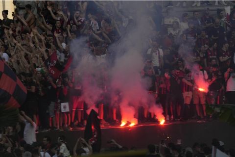 Μίλαν: Κάηκε το Μιλάνο στην παρέλαση των ροσονέρι για την κατάκτηση του πρωταθλήματος