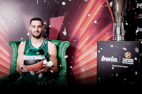 Οι παίκτες του Παναθηναϊκού χαρίζουν μια μπάλα της EuroLeague με τις υπογραφές τους!