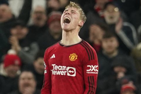 Manchester United's Rasmus Hojlund celebrates after scoring his side's third goal during the English Premier League soccer match between Manchester United and Aston Villa at the Old Trafford stadium in Manchester, England, Tuesday, Dec. 26, 2023. (AP Photo/Dave Thompson)