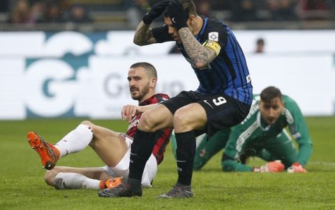 Inter Milan's Mauro Icardi reacts after missing a chance to score during an Italian Serie A soccer match between AC Milan and Inter Milan, at the San Siro stadium in Milan, Italy, Wednesday, April 4, 2018. (AP Photo/Antonio Calanni)