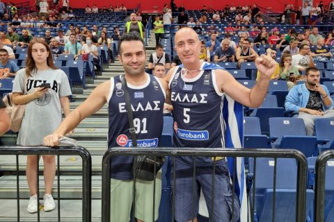 Δύο φίλαθλοι που ταξίδεψαν από την Καβάλα στο Βελιγράδι για την Εθνική