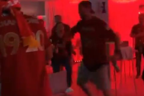 Λίβερπουλ: Ο αστείος χορός του μεθυσμένου Κλοπ