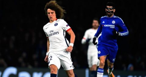 "LONDON, ENGLAND - MARCH 09:  David Luiz of PSG controls the ball as Diego Costa of Chelsea closes in during the UEFA Champions League round of 16, second leg match between Chelsea and Paris Saint Germain at Stamford Bridge on March 9, 2016 in London, United Kingdom.  (Photo by Mike Hewitt/Getty Images)"