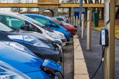 Πρώτα σε πωλήσεις τα ηλεκτρικά – υβριδικά αυτοκίνητα στη Νορβηγία