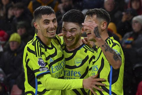 Arsenal's Declan Rice, center, celebrates with teammates after scoring his side's fifth goal during the English Premier League soccer match between Sheffield United and Arsenal at the Bramall Lane stadium in Sheffield, England, Monday, March 4, 2024. (AP Photo/Rui Vieira)