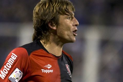Argentina's Newell's Old Boys' Gabriel Heinze yells during a Copa Libertadores soccer match against Velez Sarsfield in Buenos Aires, Argentina, Wednesday, May 15, 2013. (AP Photo/Eduardo Di Baia)