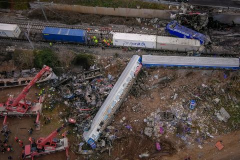 Φωτογραφία από το σημείο σύγκρουσης των τρένων στα Τέμπη
