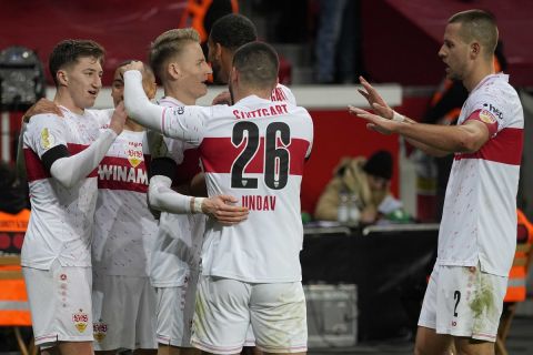 Οι παίκτες της Στουτγκάρδης πανηγυρίζουν γκολ που σημείωσαν κόντρα στη Λεβερκούζεν για τα προημιτελικά του DFB-Pokal 2023-2024 στην "Μπαϊαρένα", Λεβερκούζεν | Τρίτη 6 Φεβρουαρίου 2024