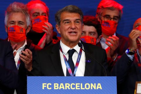 Ο Τζουάν Λαπόρτα έπειτα από τη νίκη του στις προεδρικές εκλογές της Μπαρτσελόνα στο "Καμπ Νόου", Βαρκελώνη | Πέμπτη 22 Απριλίου 2021