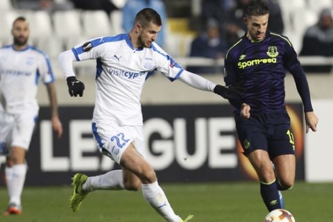 Apollon's Valentin Roberge, left, with Everton's Kevin Mirallas during the Europa League group E soccer match between Apollon Limassol and Everton at the GSP stadium, in Nicosia, Cyprus, on Thursday, Dec. 7, 2017. (AP Photo/Petros Karadjias)