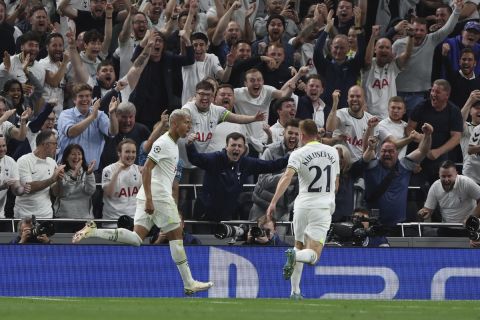 Ο Ρισάρλιζον της Τότεναμ πανηγυρίζει γκολ που σημείωσε κόντρα στη Μαρσέιγ για τη φάση των ομίλων του Champions League 2022-2023 στο "Τότεναμ Χότσπερ", Λονδίνο | Τετάρτη 7 Σεπτεμβρίου 2022