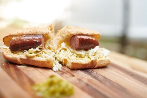 Το γερμανικό hot dog είναι η καλύτερη παρέα για το Μουντιάλ!