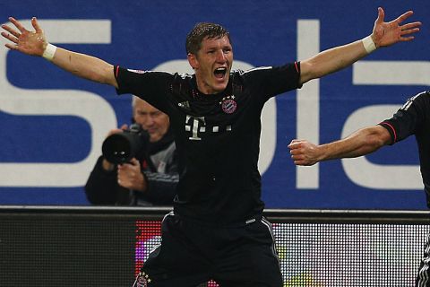 HAMBURG, GERMANY - NOVEMBER 03:  Bastian Schweinsteiger (L) of Muenchen celebrates with his team mate Franck Ribery after scoring his team's first goal during the Bundesliga match between Hamburger SV and FC Bayern Muenchen at Imtech Arena on November 3, 2012 in Hamburg, Germany.  (Photo by Joern Pollex/Bongarts/Getty Images)