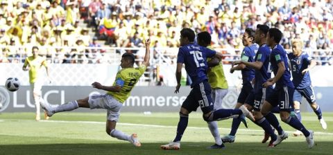 Colombia's Radamel Falcao, left, misses a chance during the group H match between Colombia and Japan at the 2018 soccer World Cup in the Mordavia Arena in Saransk, Russia, Tuesday, June 19, 2018. (AP Photo/Natacha Pisarenko)