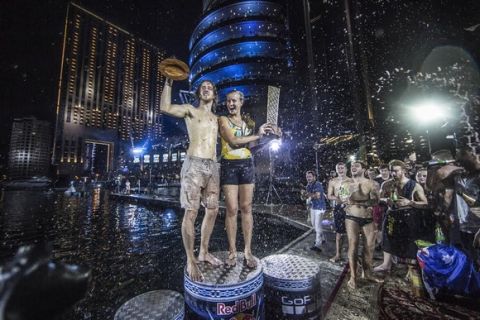 Εντυπωσιακό νυχτερινό φινάλε στο Dubai για το Red Bull Cliff Diving World Series 2016
